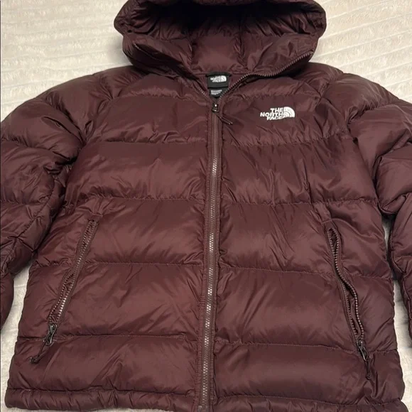 The North Face Chocolate Puffer Jacket - Picture 3 of 10